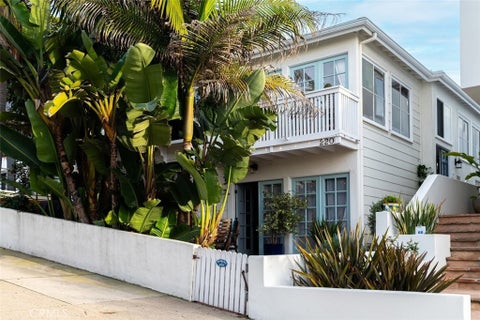 Photo of 220 29th Street, Manhattan Beach, CA 90266 (MLS # SB26217566)