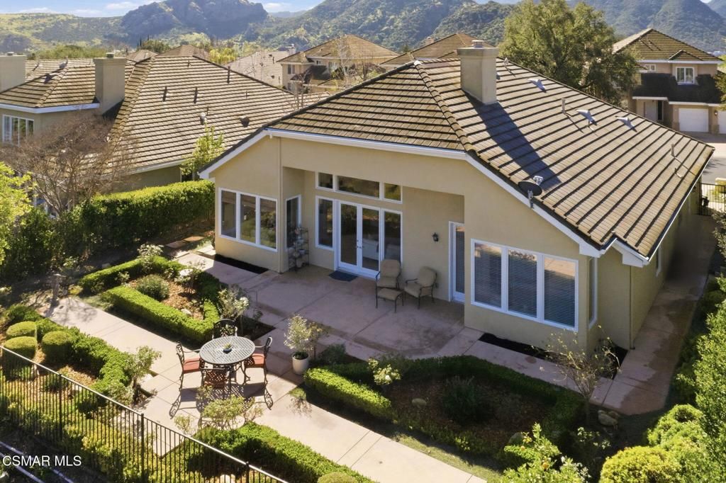 Photo of 491 Ravensbury Street, Lake Sherwood, CA 91361 (MLS # 226001202)