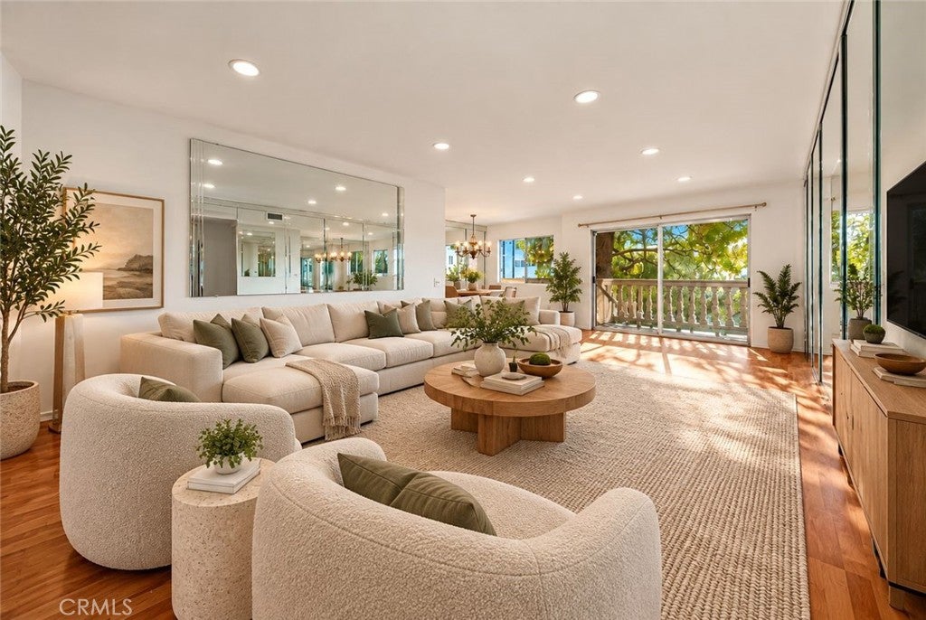 Photo of 5400 Lindley Avenue #101, Encino, CA 91316 (MLS # SR26205002)