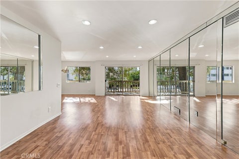 Photo of 5400 Lindley Avenue #101, Encino, CA 91316 (MLS # SR26205002)