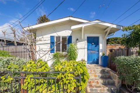 Photo of 302 Laurel Street, Santa Cruz, CA 95060 (MLS # ML82037369)