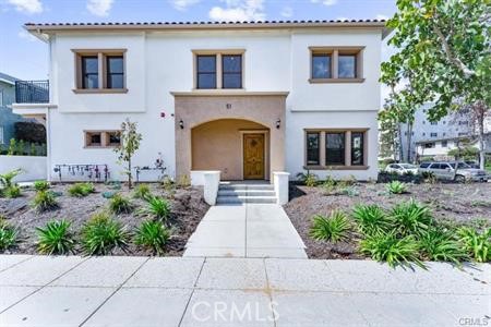Stunning Mediterranean-style townhome built in 2024, located in the highly desirable Bluff Park Historic District of Long Beach. This 1,600 sq. ft. residence offers 3 bedrooms and 3.5 bathrooms, blending timeless design with modern comfort. Features include a gated driveway, private rooftop deck, and a 2-car garage with direct access. Situated on an 8,501 sq. ft. lot, just one block from Ocean Boulevard, residents will enjoy the coastal lifestyle with easy access to Bluff Park, the beach, dog park, boutique shops, and a wide selection of dining options.
Highlights:
Mediterranean-style construction completed in 2024
3 bedrooms, 3.5 baths (approx. 1,600 sq. ft.)
Private rooftop deck
Gated driveway & 2-car garage with direct access
Prime Bluff Park location, one block from the beach
Close to shopping, dining, and parks
Available October 16, 2025. Currently tenant-occupied — please do not disturb tenants.