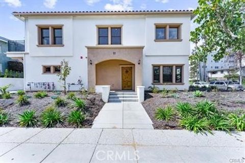 Photo of 51 Kennebec Avenue #3, Long Beach, CA 90803 (MLS # PV25186703)