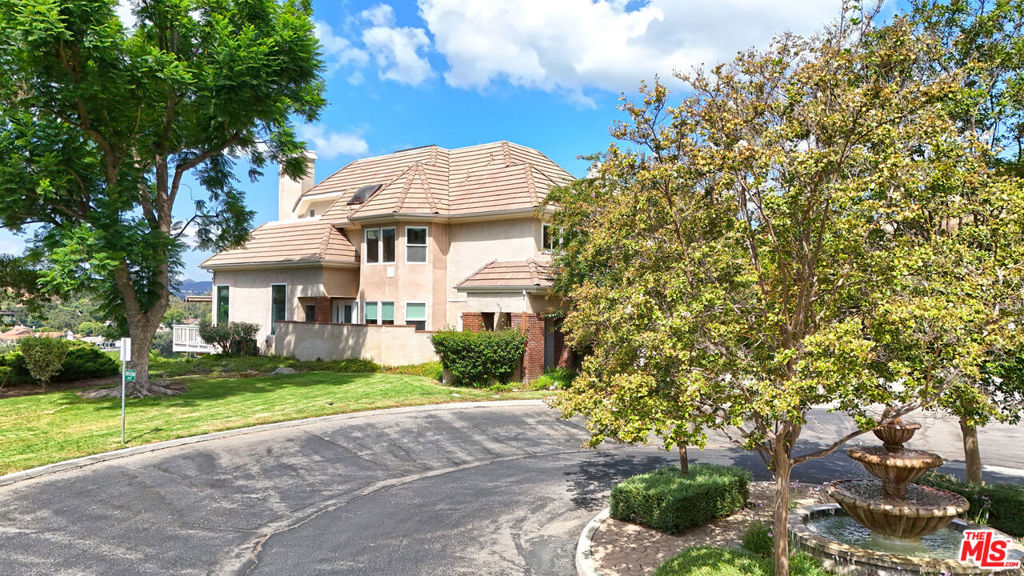 3335 Lake Crest Court
