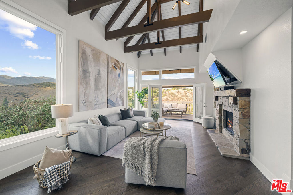 3335 Lake Crest Court