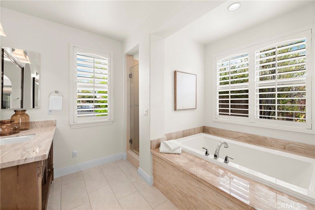 listing image 130721470935626176495