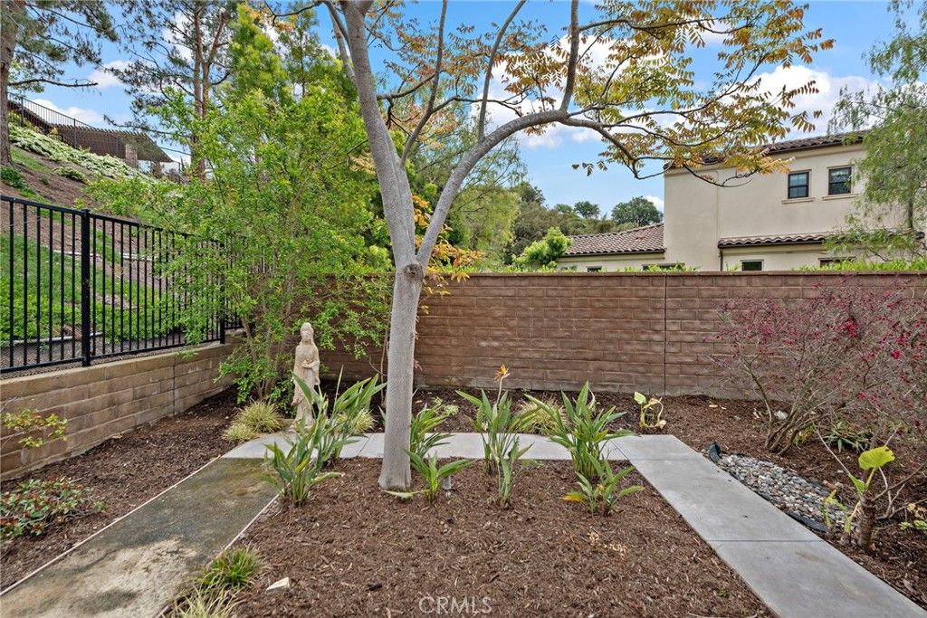 listing image 130728736979614504653