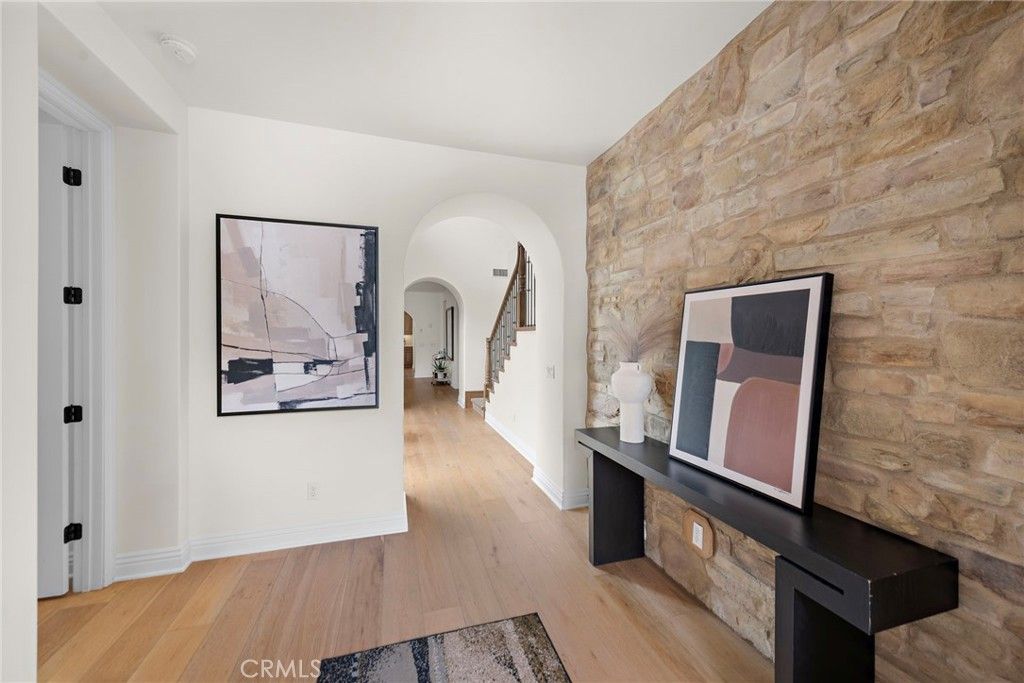 listing image 130728548812902482571