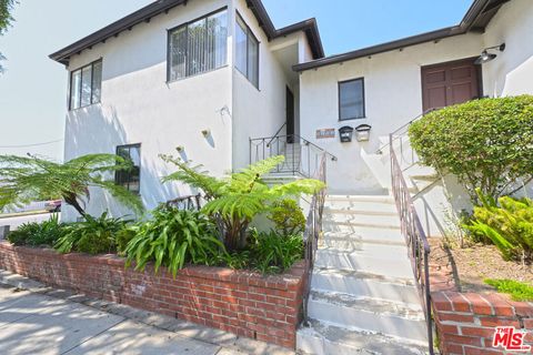 Photo of 3101 Arizona Avenue, Santa Monica, CA 90404 (MLS # 26670039)