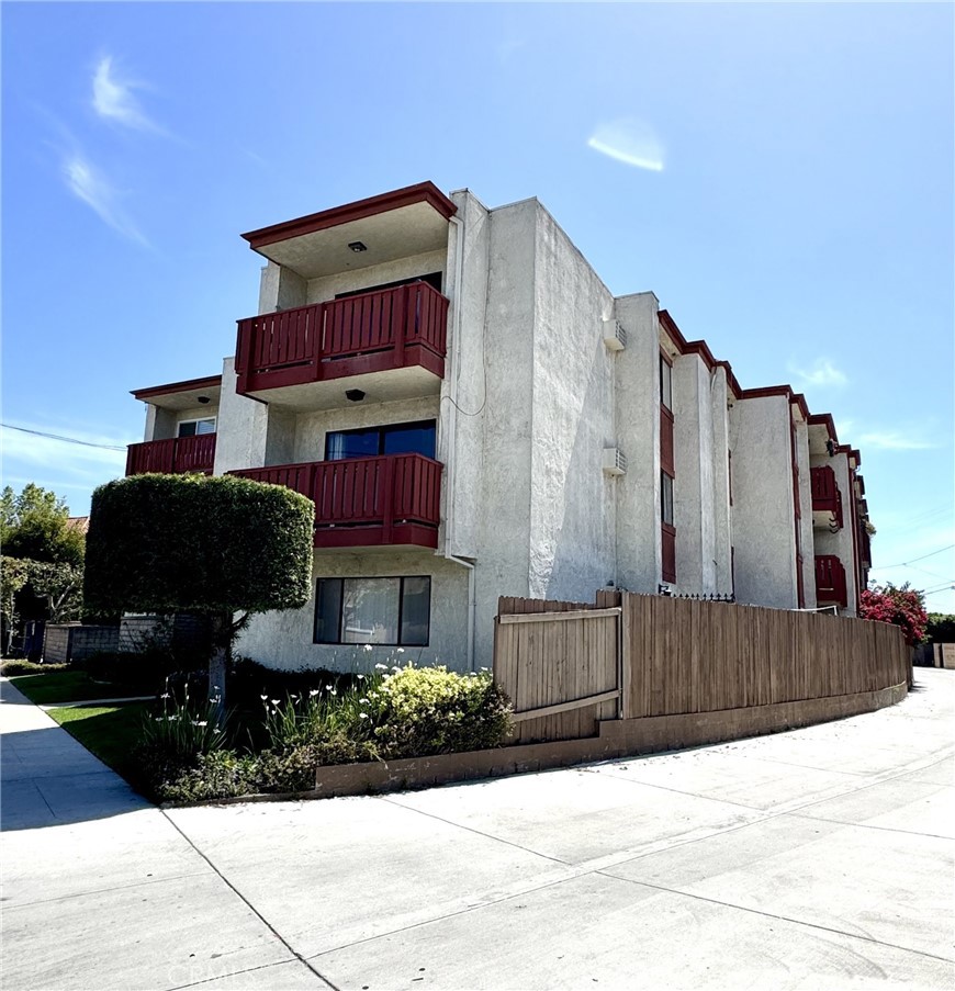 4591 Orange Avenue 306