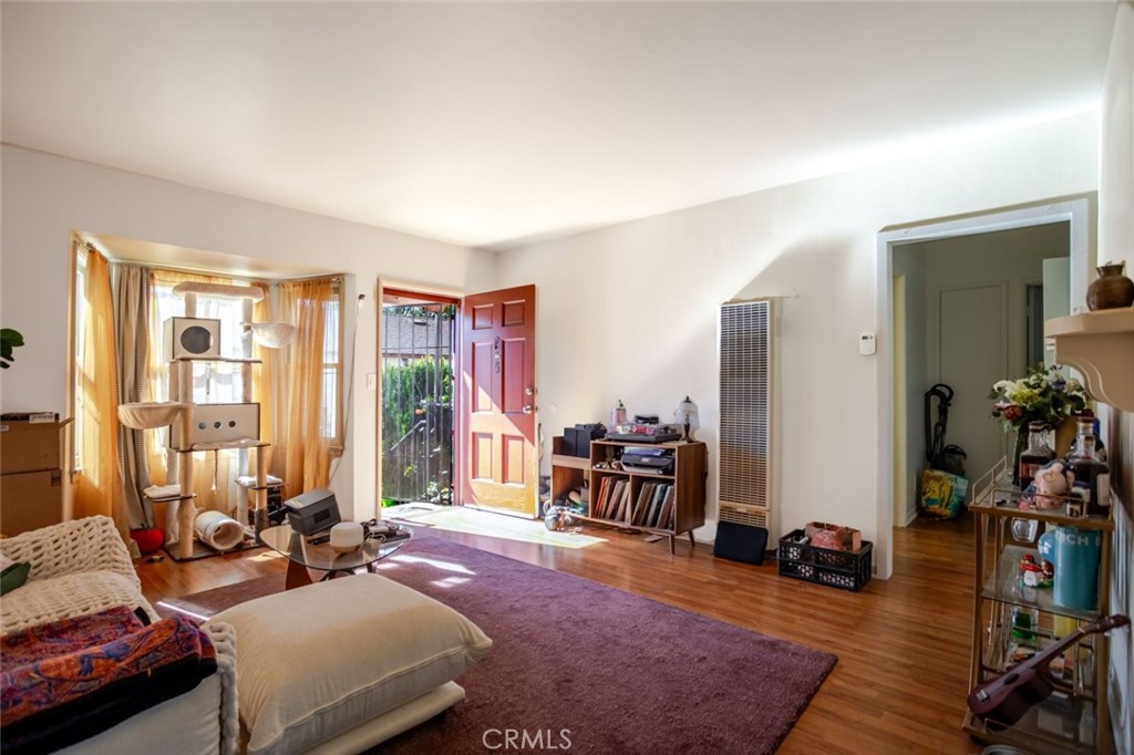 2010 N Los Robles Avenue