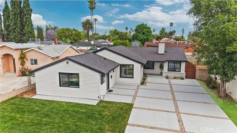 Photo of 13907 Wyandotte ST, Van Nuys, CA 91405 (MLS # DW26101466)