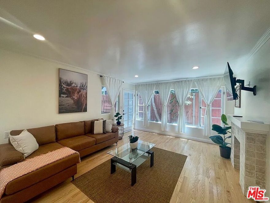 Spacious 3BD/2BA Apartment Just Off Montana Ave  Walk to the Beach Well-appointed 3-bedroom, 2-bathroom unit located in a gated property just steps from Montana Avenue and a 12-minute walk to the beach. This bright and spacious residence features hardwood floors throughout, granite countertops, and stainless steel appliances. Additional highlights include in-unit laundry, a two-car tandem parking space, and a pet-friendly policy. Utilities are not included. Excellent location close to shopping, dining, and coastal amenities.Features:3 Bedrooms / 2 Bathrooms In-Unit Laundry Hardwood Flooring Throughout Granite Countertops Stainless Steel Appliances2-Car Tandem Parking Gated Entry Pet Friendly  12-Minute Walk to the Beach