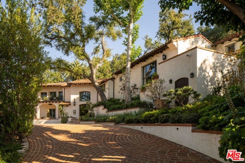 Photo of 17610 Hidden Oaks Road, Encino, CA 91316 (MLS # 26846669)