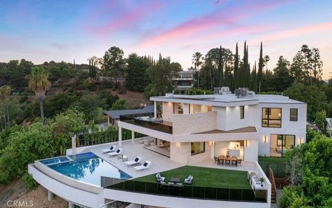 16988 Strawberry Drive Encino CA 91436