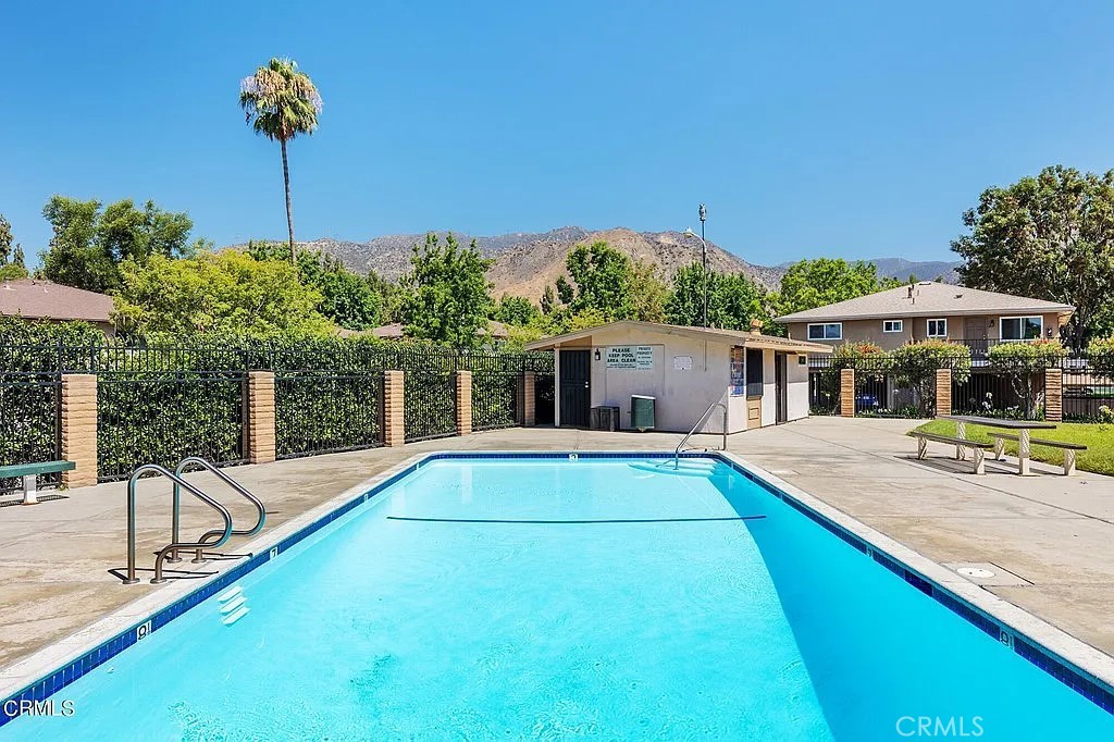 1041 W Calle De La Luna 3