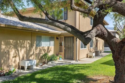 1041 W Calle De La Luna 3 Azusa CA 91702