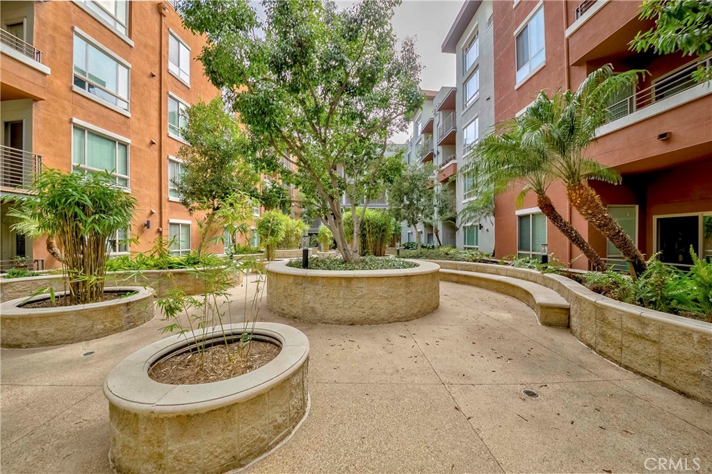 100 S Alameda Street 321