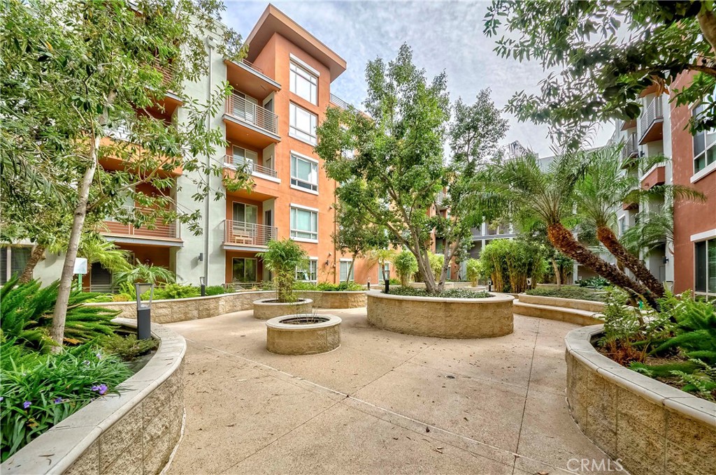 100 S Alameda Street 321