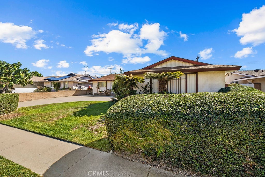 Properties 3 9652 Mansor Avenue