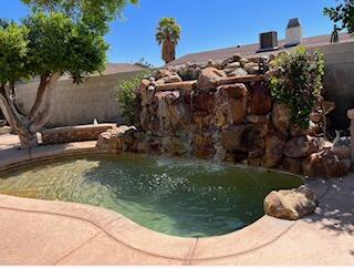Centrally located, fully furnished house for rent with four bedrooms and two bathrooms, ideal for a big family, close to shopping centers, restaurants, parks, schools, easy access to highway 111, freeway I-10, please schedule an appointment to take a look at it.