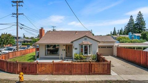 Photo of 25050 Cypress Avenue, Hayward, CA 94544 (MLS # ML82044907)