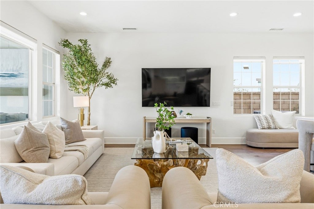 5201 Goldenrod Cir, Huntington Beach CA 92649 - Photo 6
