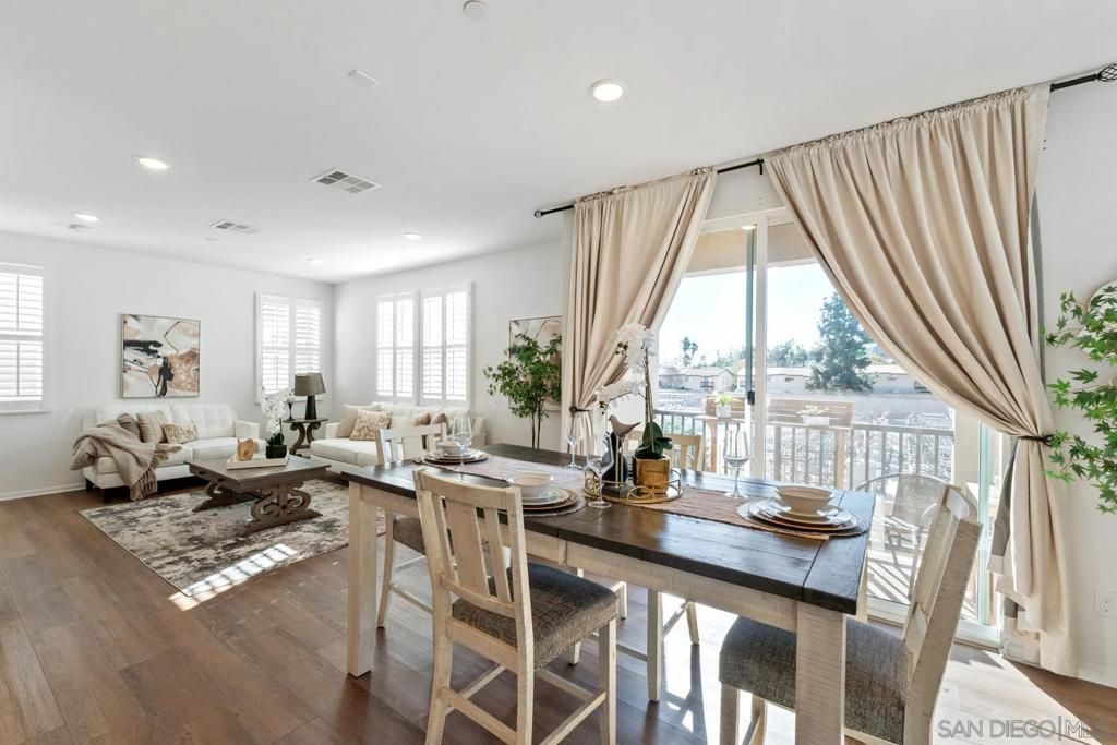 Photo of 2328 Columba Gln Gln, Escondido, CA 92025 (MLS # 260003194SD)