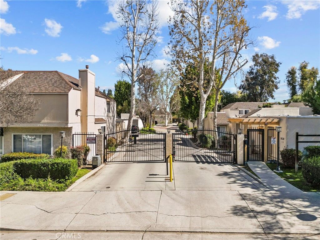 Photo of 5640 Etiwanda Avenue #1, Tarzana, CA 91356 (MLS # SR26040517)