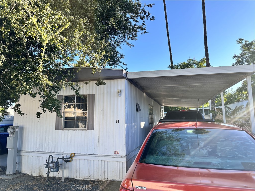 Affordable 2-Bed, 1-Bath Mobile Home!
Perfect for first-time buyers or downsizers, this cozy home offers two bedrooms and a full bathroom—move-in ready and full of potential!