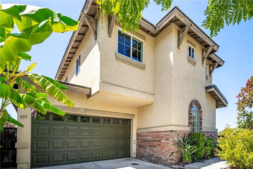 Snowbird Dream ! Beautiful 4-Bedroom, 3-Bathroom home located in a newer gated community in San Marcos. Spacious open floor plan with nearly 2,100 sq. ft. of living space, Bright living room flows into the kitchen and dining area, Hard flooring, designer tiles, with carpeted bedrooms, Gourmet kitchen with abundant cabinetry, granite countertops, and modern appliance, 1 bedroom and full bathroom downstairs – ideal for guests or multi-generational living, Large master suite with walk-in closet and en-suite bathroom featuring dual sinks, soaking tub, and separate shower, Two additional generously sized bedrooms upstairs with a shared Jack & Jill bathroom, Low-maintenance front and back yard. Laundry Room, Attached 2-car garage, freshly painted interior in designer chic gray tones.

Central and highly desirable location, close to CSUSM, Palomar College, University of St. Augustine, and Kaiser Permanente Medical Center. Pet-friendly community with a dog park. San Marcos is part of North County San Diego and benefits from proximity to Carlsbad, Escondido, Vista and Oceanside. The “college town” identity is one part of its character. Application to be submitted via RentSpree following in-person or virtual showing.

Secure gated access for peace of mind. Move-in ready!