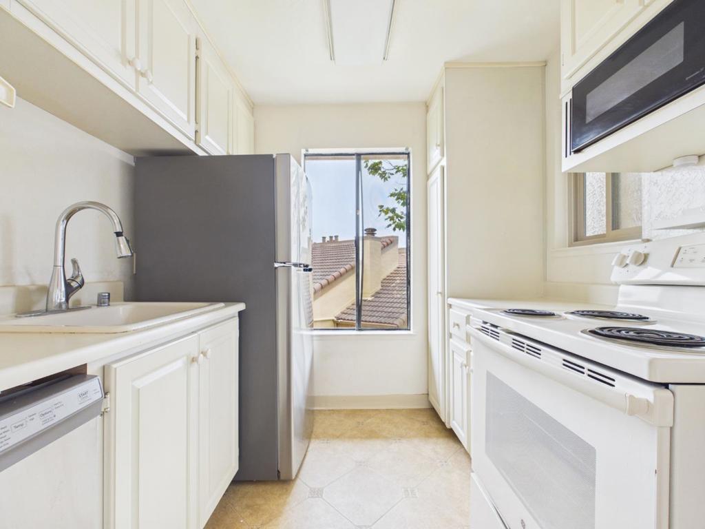 4202 Golden Oaks Lane 4202