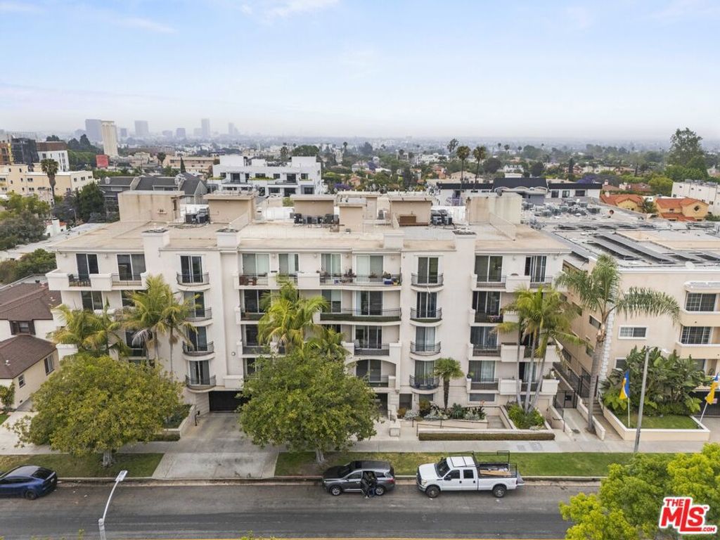 Photo of 1450 S Beverly Drive #105, Los Angeles, CA 90035 (MLS # 25574201)