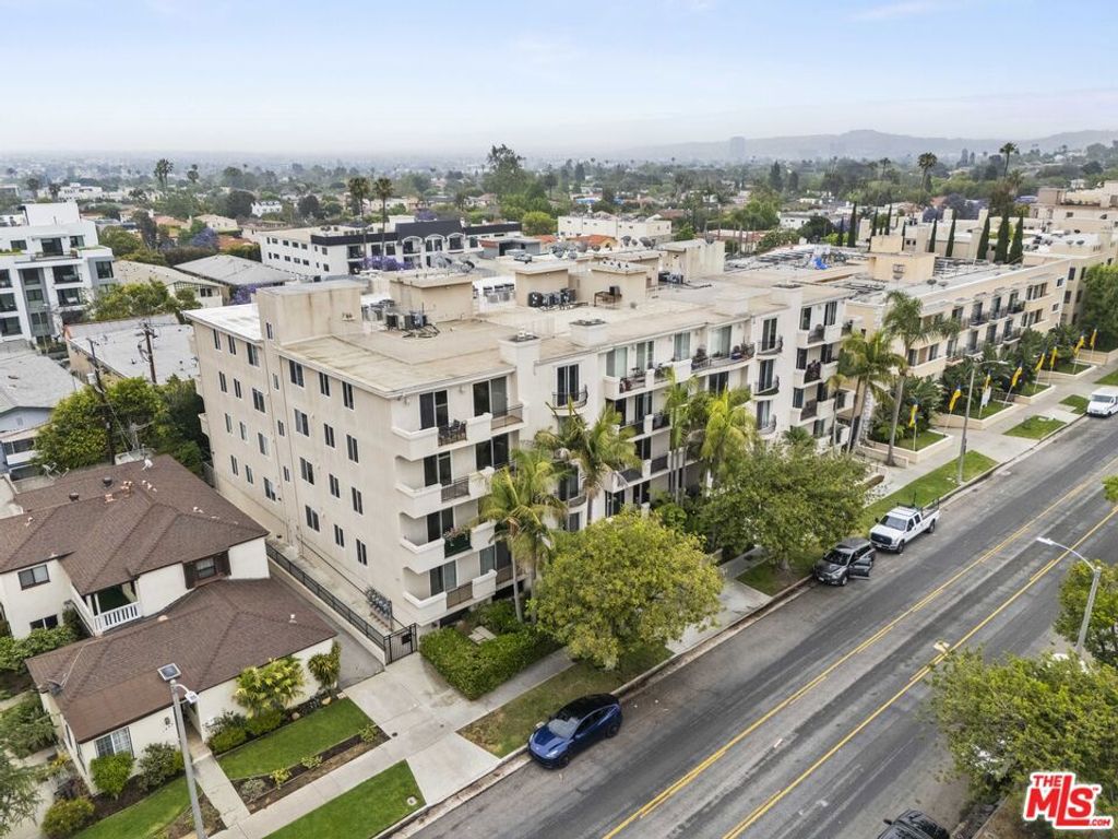 Photo of 1450 S Beverly Drive #105, Los Angeles, CA 90035 (MLS # 25574201)
