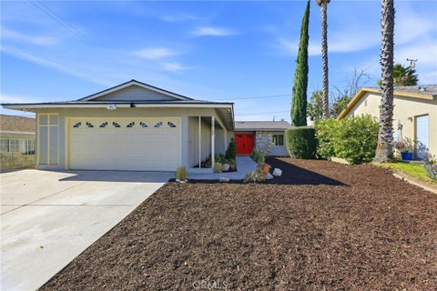 Photo of 28107 Dowell DR, Canyon Country, CA 91351 (MLS # SR26227556)