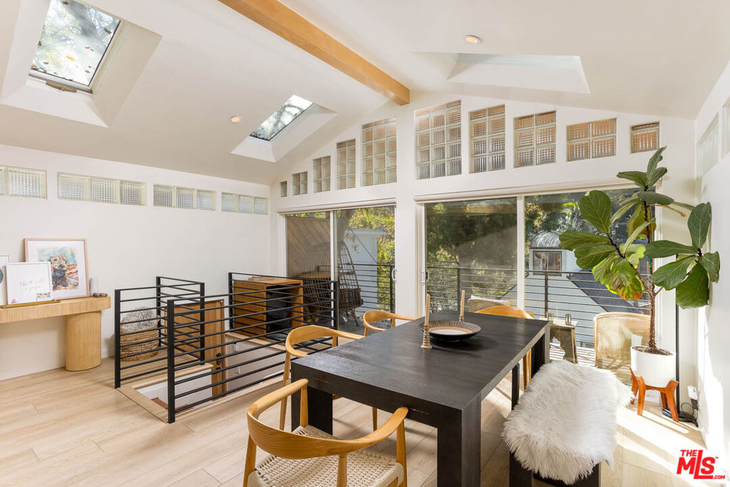 1906 N Beverly Glen Boulevard