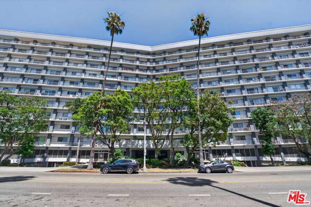 100 S Doheny Drive 719