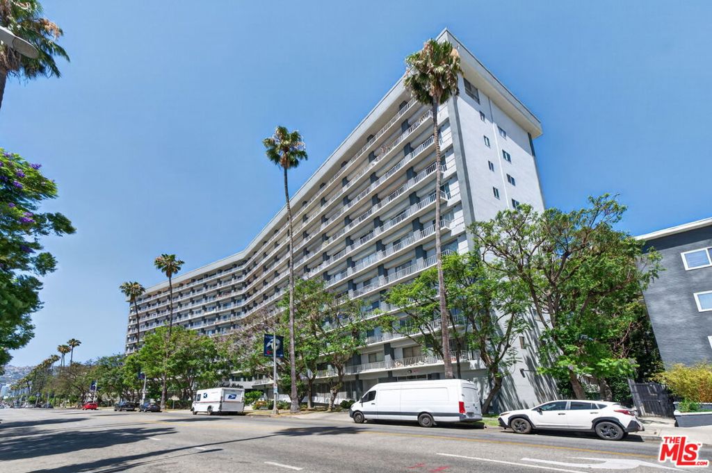100 S Doheny Drive 719