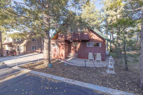 Photo of 533 Villa Grove, Big Bear City, CA 92314 (MLS # IG26013897)