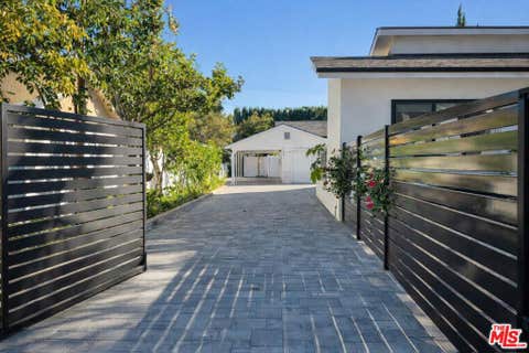 Photo of 4522 Mammoth Avenue, Sherman Oaks, CA 91423 (MLS # 26848889)