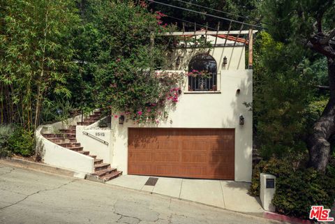 Photo of 8515 Ridpath Drive, Los Angeles, CA 90046 (MLS # 26675369)