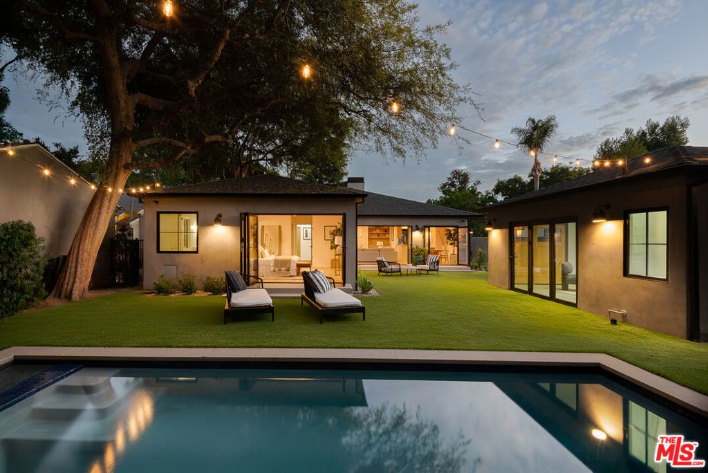 Photo of 12227 La Maida Street, Valley Village, CA 91607 (MLS # 26640281)