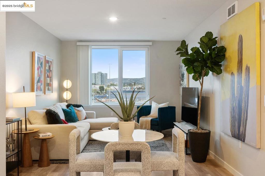 WEST OAKLAND - Residential
