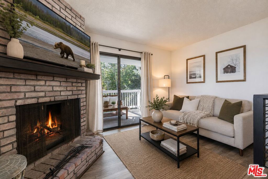 136 E Mountain View Boulevard