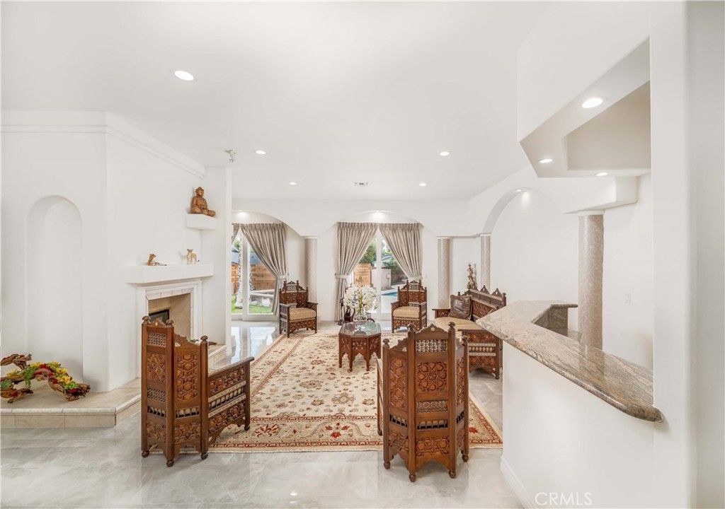 Photo of 5206 Topeka Drive, Tarzana, CA 91356 (MLS # SR25137225)