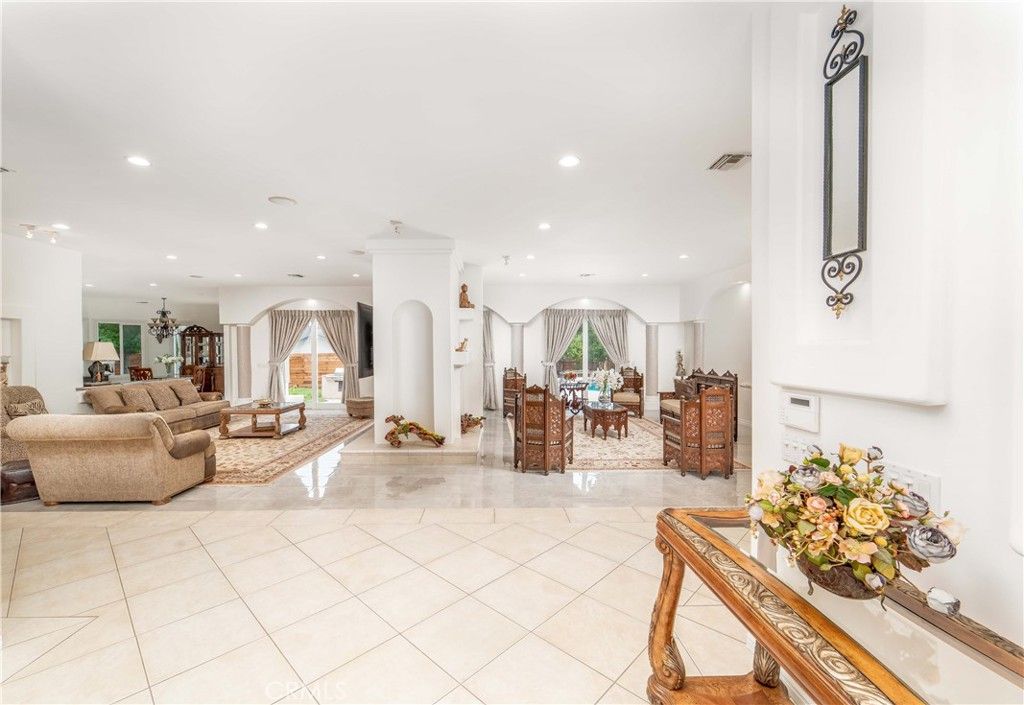 Photo of 5206 Topeka Drive, Tarzana, CA 91356 (MLS # SR25137225)