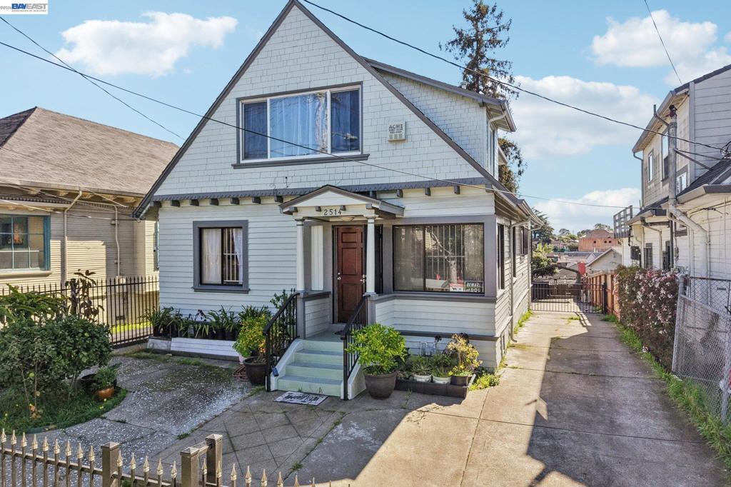 2514 21St Ave Ave, Oakland CA 94606