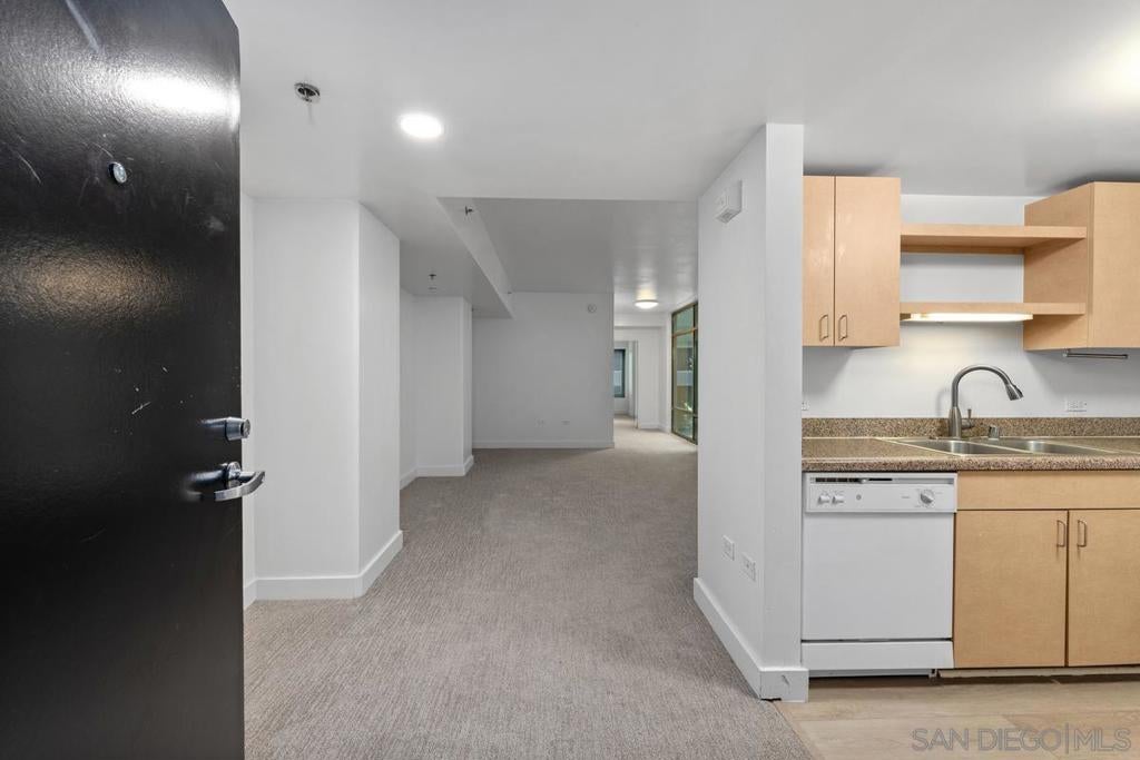 425 W Beech 204