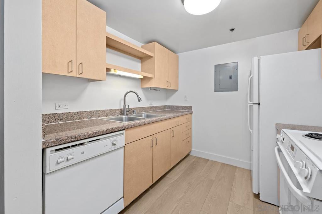 425 W Beech 204