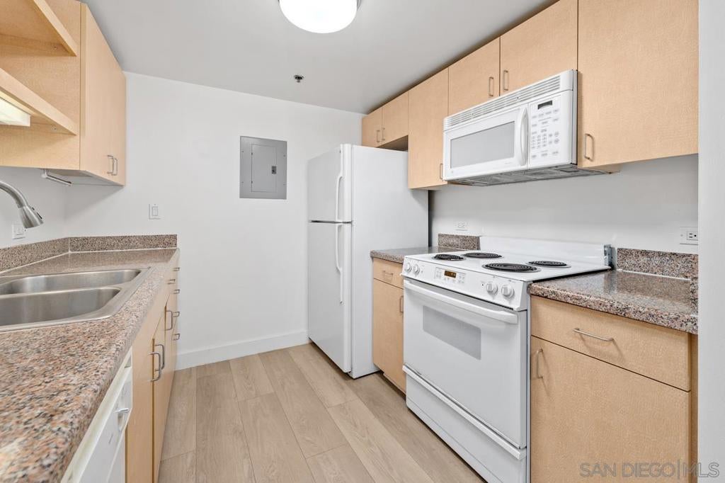 425 W Beech 204